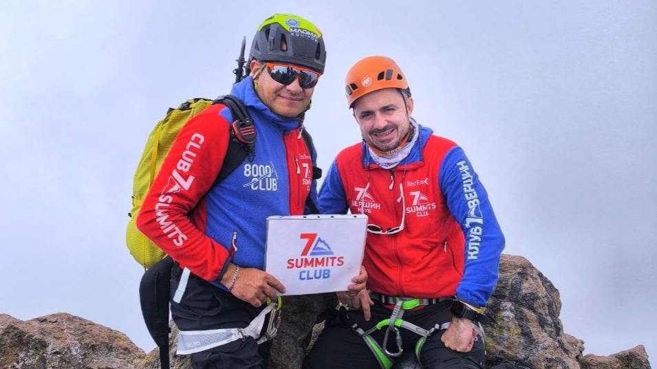 Рустам Махаррамов и его эквадорский гид Франклин решили провести акклиматизацию на вулканах Мексики