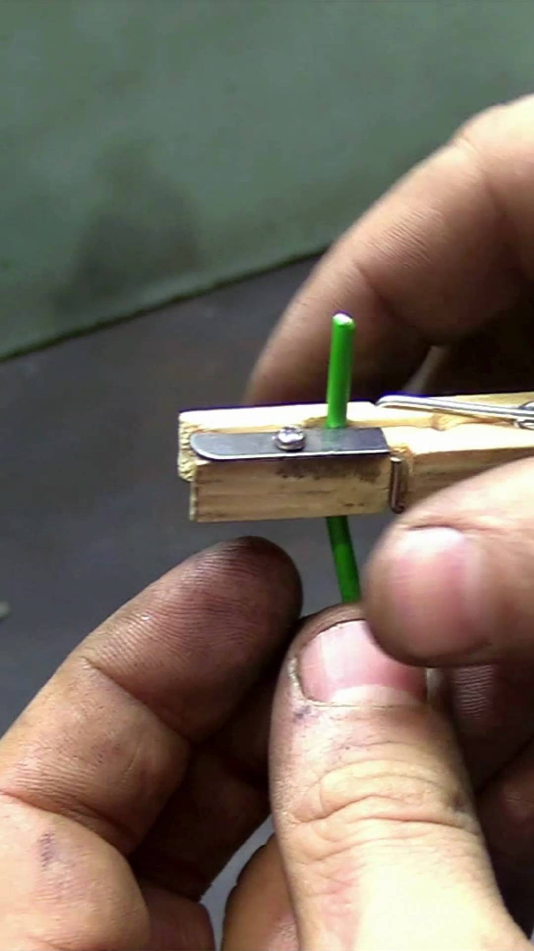 Быстрое снятие изоляции с провода.