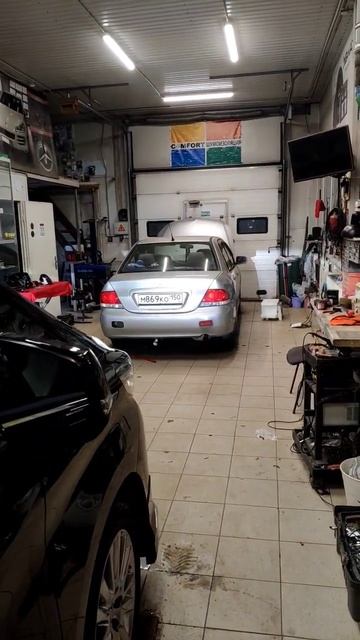 Стробоскоп на штатных фарах без разбора Toyota Alphard