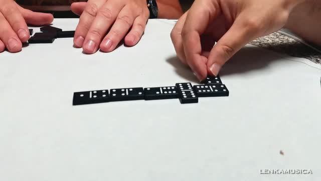 На поезде в Самару. Домино, рыба и самая страшная история. Самара из окна автобуса.