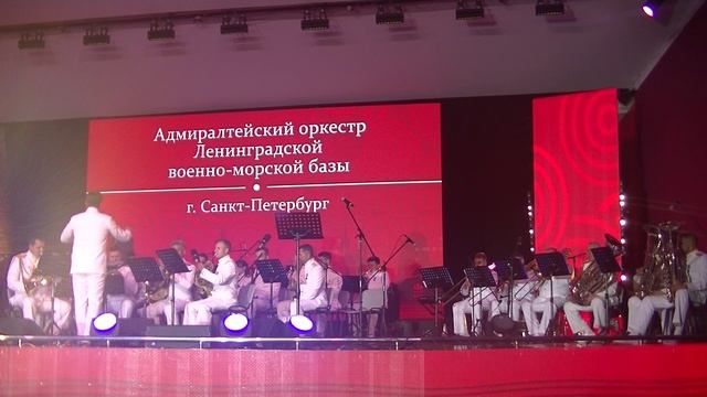 Красивый вальс от моряков Кронштадта.