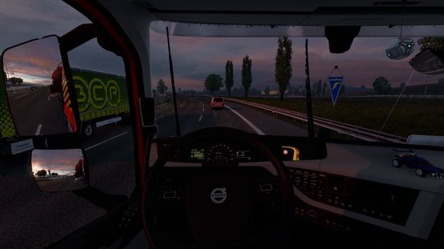 ETS2. 09.10.2025.Взял кредит в 41 миллион и купил новый гараж. 4 б\у грузовика и 4 новых водителя.