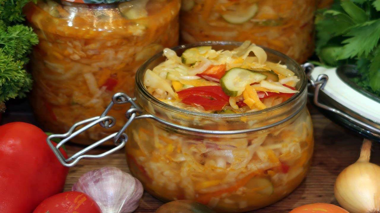 Салат из капусты на зиму «Огородник»