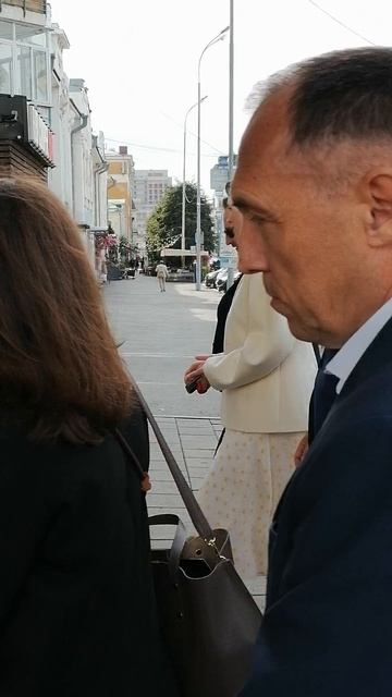 Екатеринбург. День города. Мимо меня прошла вся администрация города с мэром.