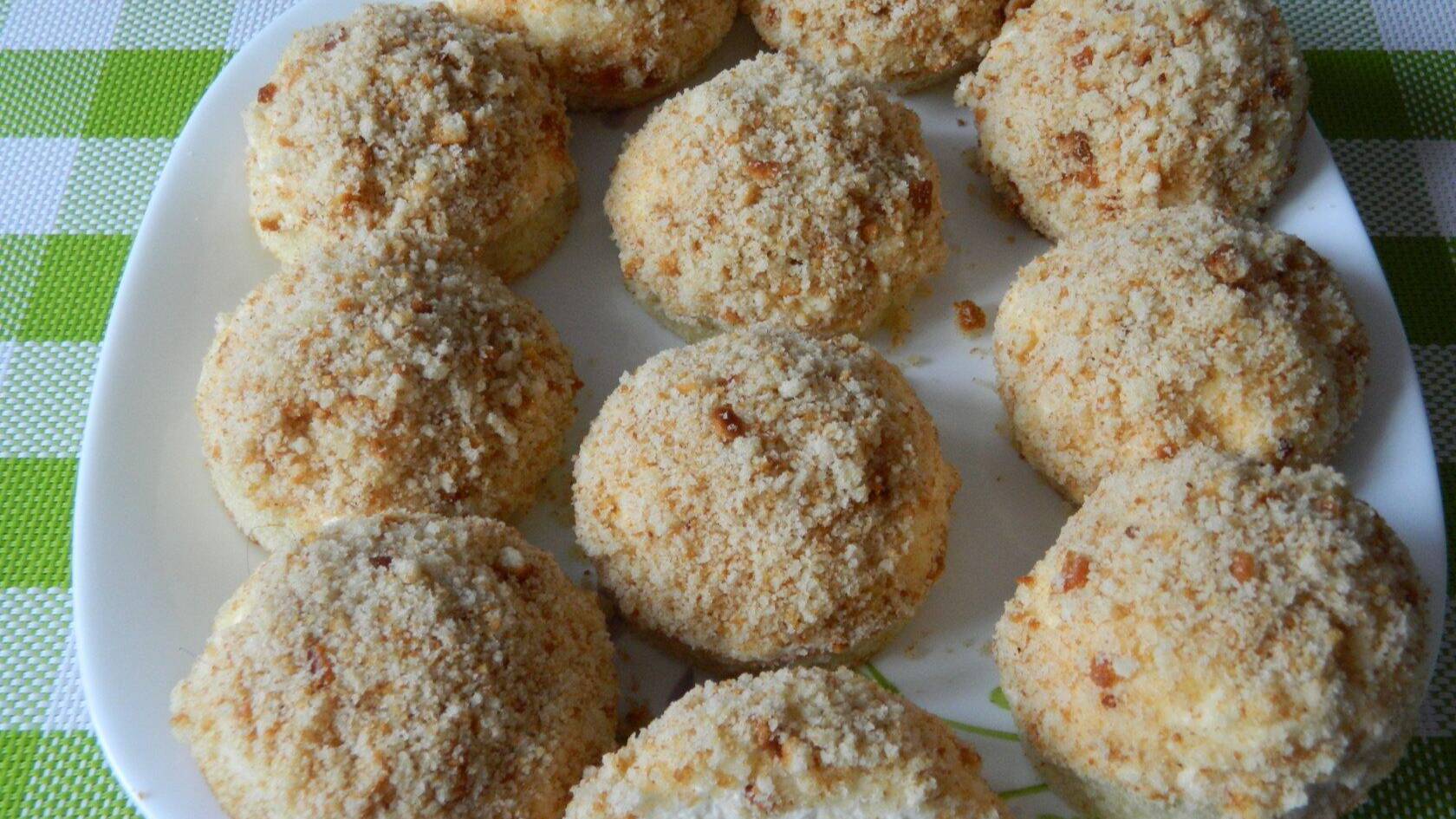 ПИРОЖНЫЕ БИСКВИТНЫЕ С ВЗБИТЫМИ СЛИВКАМИ