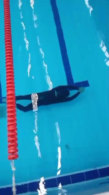 Тренировка по отработке скольжения, синхронизации ног и рук подводным брасом с разворотом