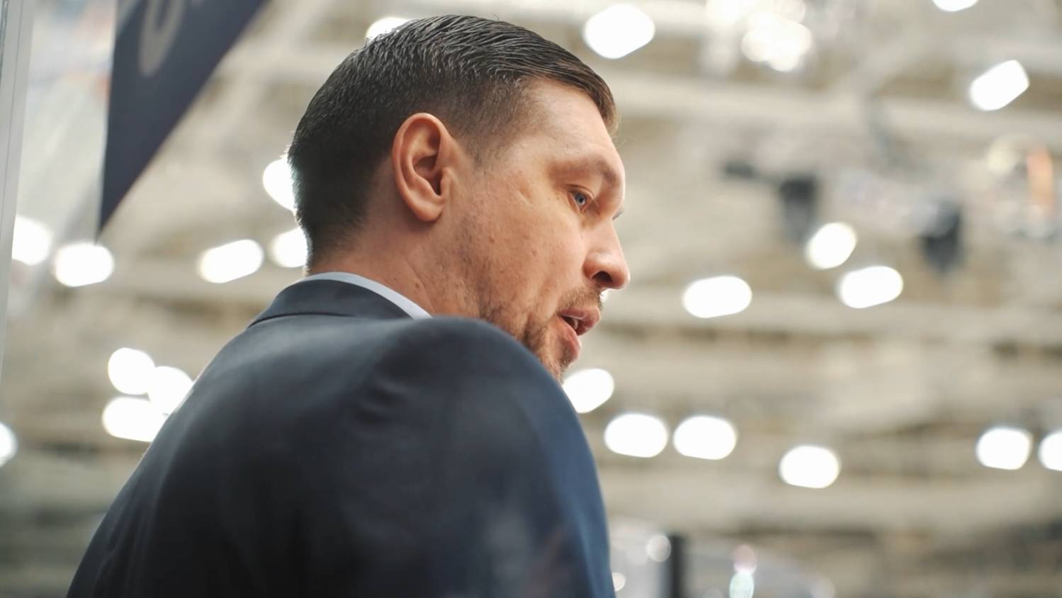 Сюжет о матче "Нефтехимик" - "Сибирь" с комментариями Максима Кривоножкина