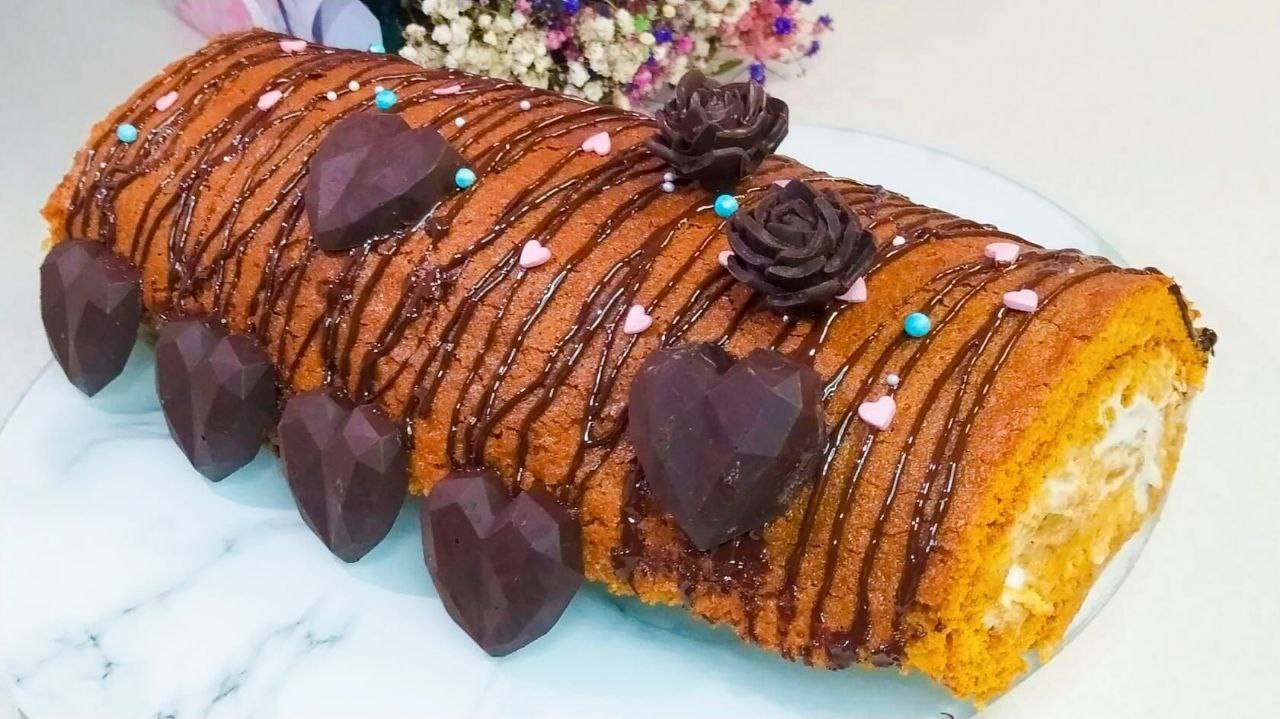 Нежный медовый рулет с карамельным вкусом.