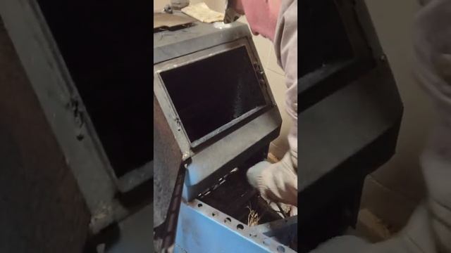 Чистка твёрдотопливного котла ZOTA тополь м в доме Зеленой дачи