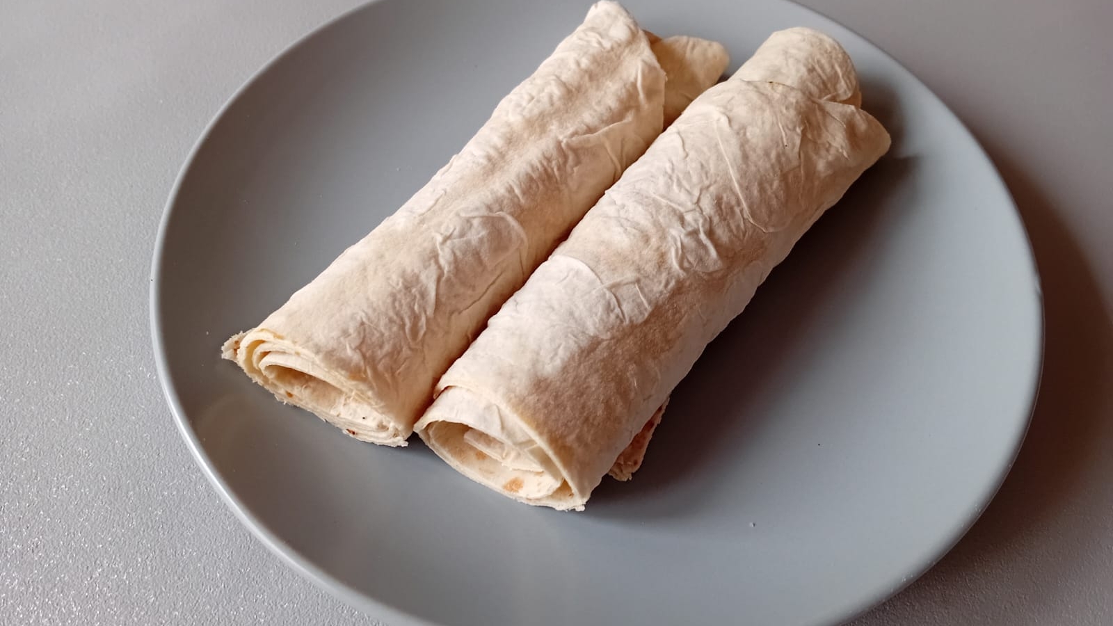 Рулеты из тонкого лаваша с начинкой