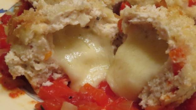 Куриные маффины с овощами и моцареллой