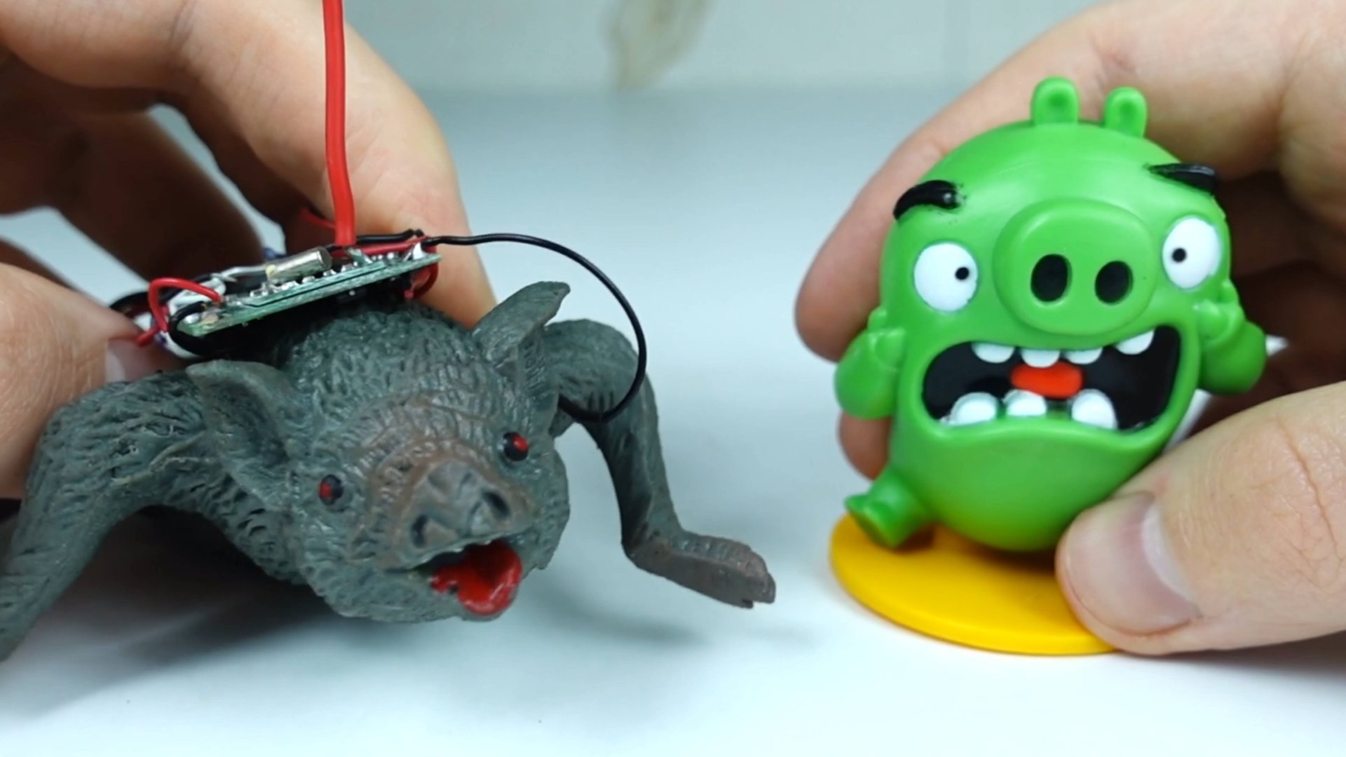 Летучие Мыши от ДеАгостини. Хитрый Свин против Энгри Бердз.