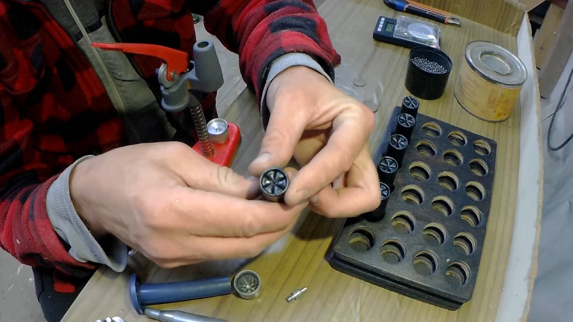 СНАРЯЖЕНИЕ ПАТРОНОВ 12 калибра. Порох БАРС + ВЖИК-МАТРИЦА. Полный цикл.