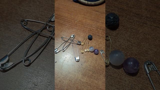 Обережная булавка