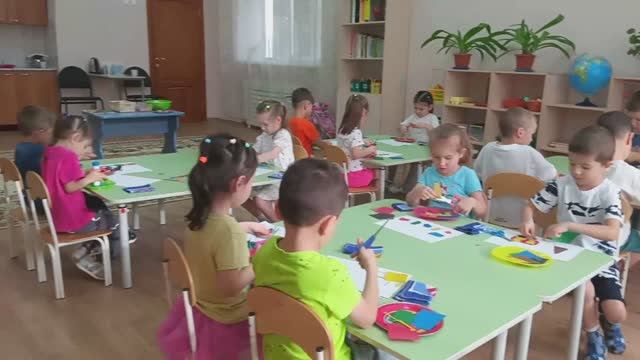 Аппликация по замыслу 15.10.2025