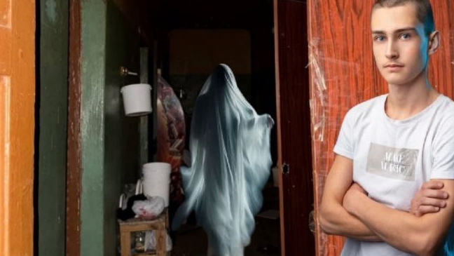 Костя исследует заброшенную двухэтажку