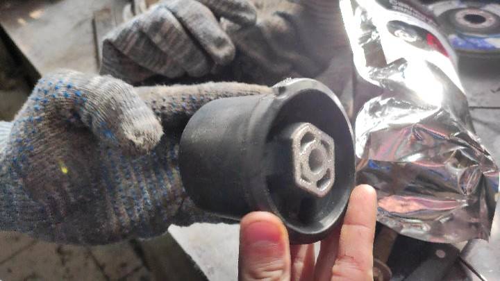 КИА РИО.САЛЯРИС.ЗАМЕНА САЙЛЕНТБЛОКОВ ЗАДНЕЙ БАЛКИ