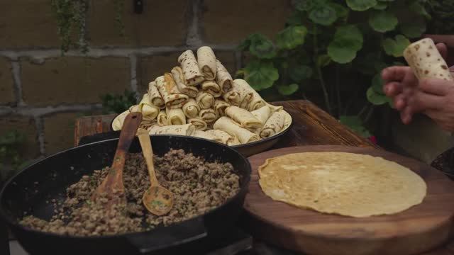 Kənd Həyatı. Пикантные мясные оладьи — сытное и вкусное блюдо