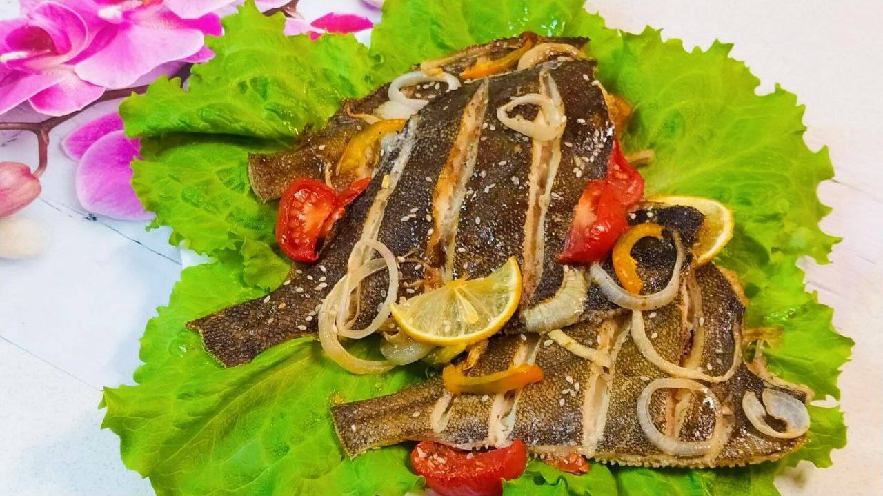 Камбала запечённая в духовке под овощами