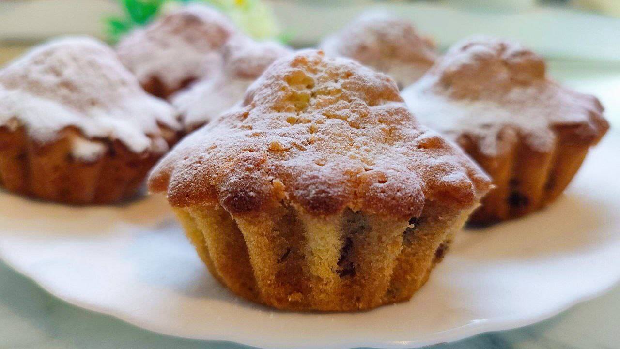 Ароматные кексы с изюмом и цедрой апельсина. Домашняя выпечка к чаю