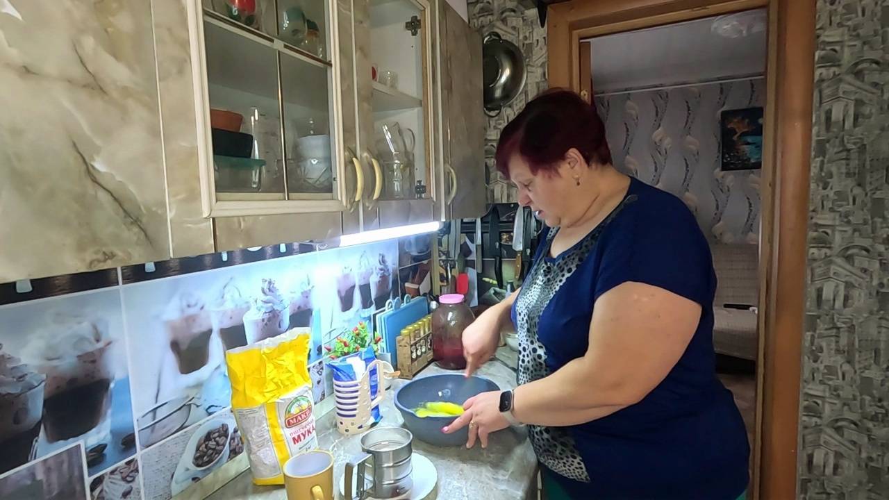 На ногах сейчас... Как тесен мир.. Любит поспать...