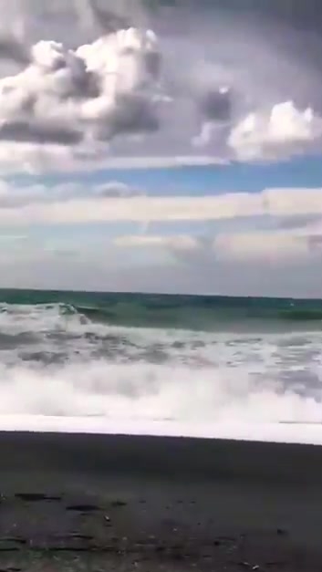 Средиземноморье. Италия. Штормит море.