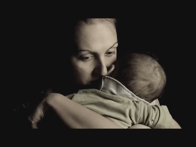 Песня посвящается всем мамам.