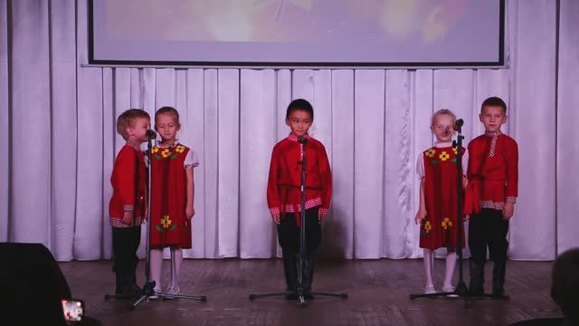 Детский вокальный ансамбль «Младёшки» – стихи, «Бабушка»