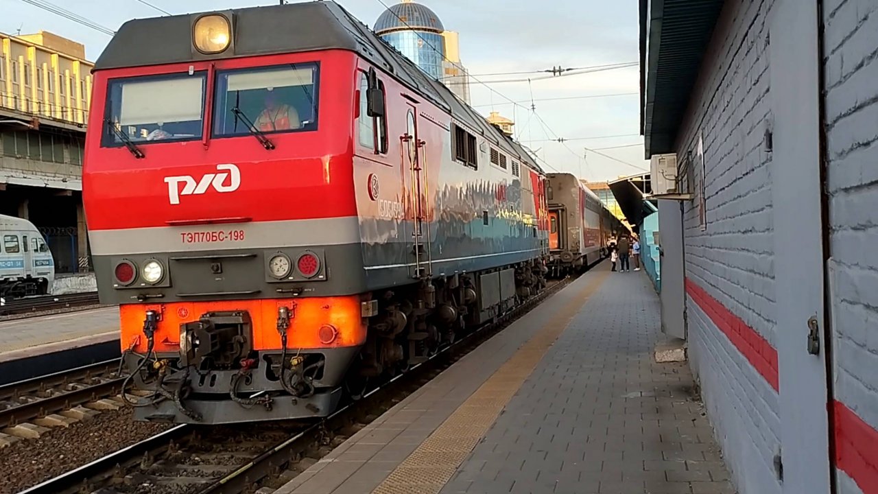 Как отцепили ТЭП70БС на станции Самара — невероятное видео!