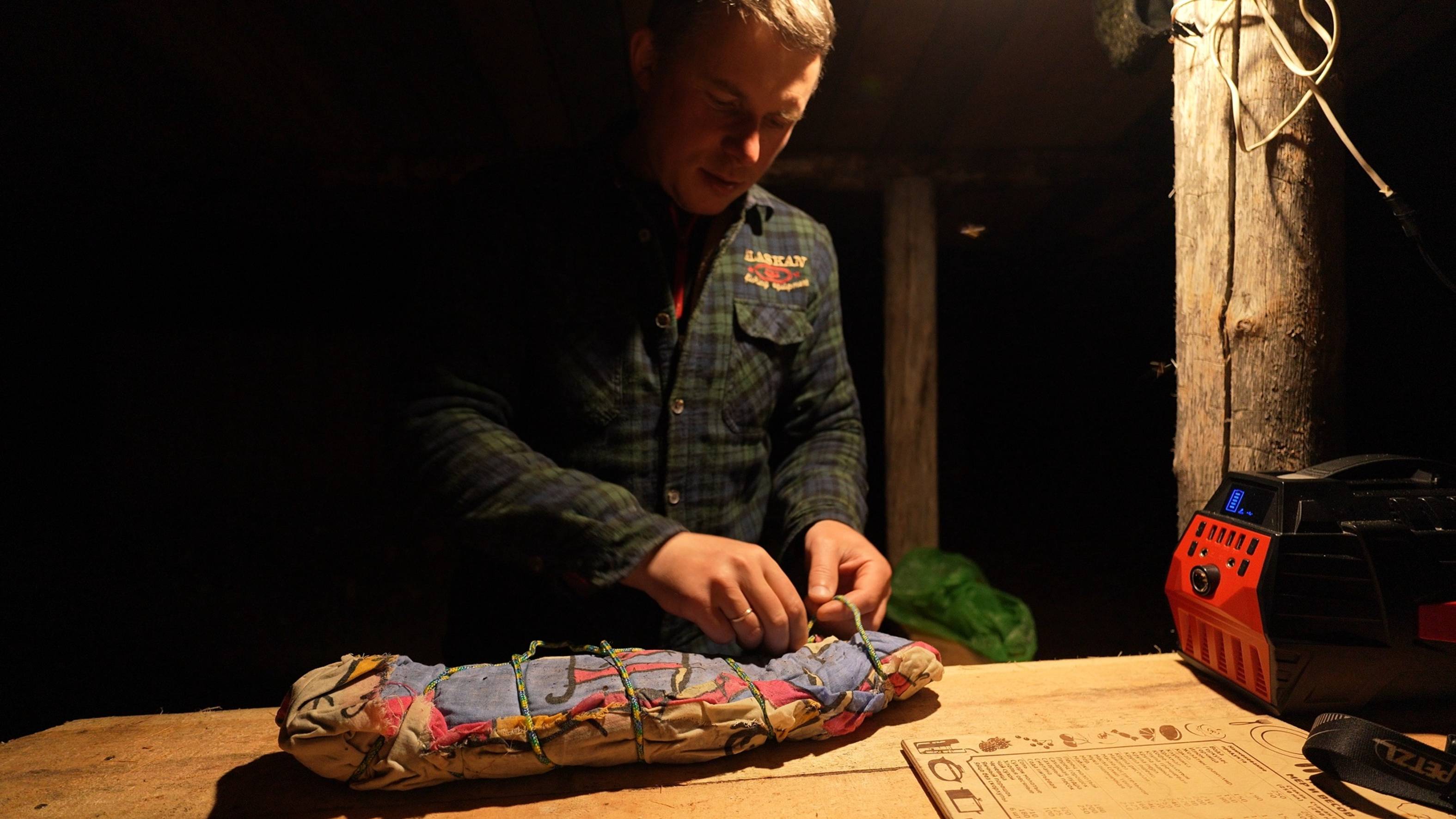 Живём на избе. Рыбалка на хариуса. Пробую солёного хариуса через месяц.