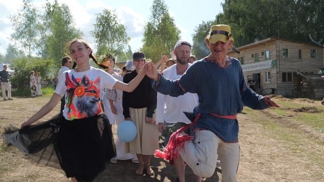 Хороводы и танцы от Школы русского фольклора «СамоВар». Ведущие Алина и Иван Кабановы