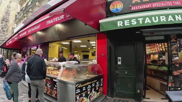 Уличная еда Парижа.