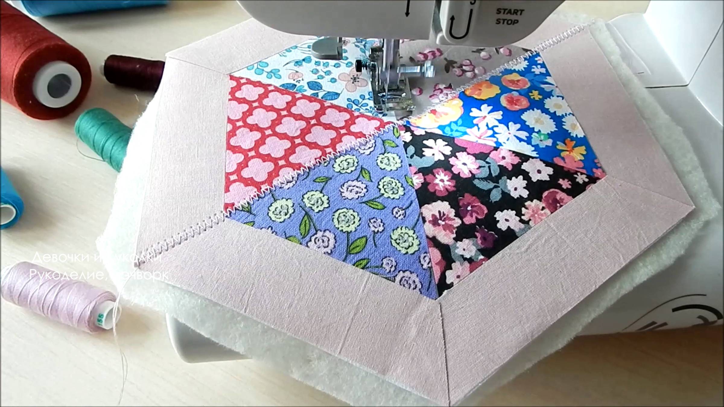 Получится идеально ровно даже у начинающих. Салфетка из треугольников и полос, нет косой бейки.