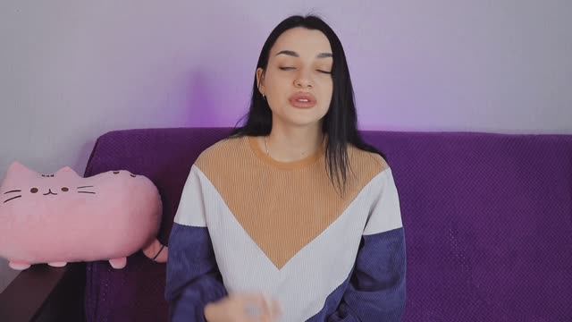 Стоит ли заводит попугая?