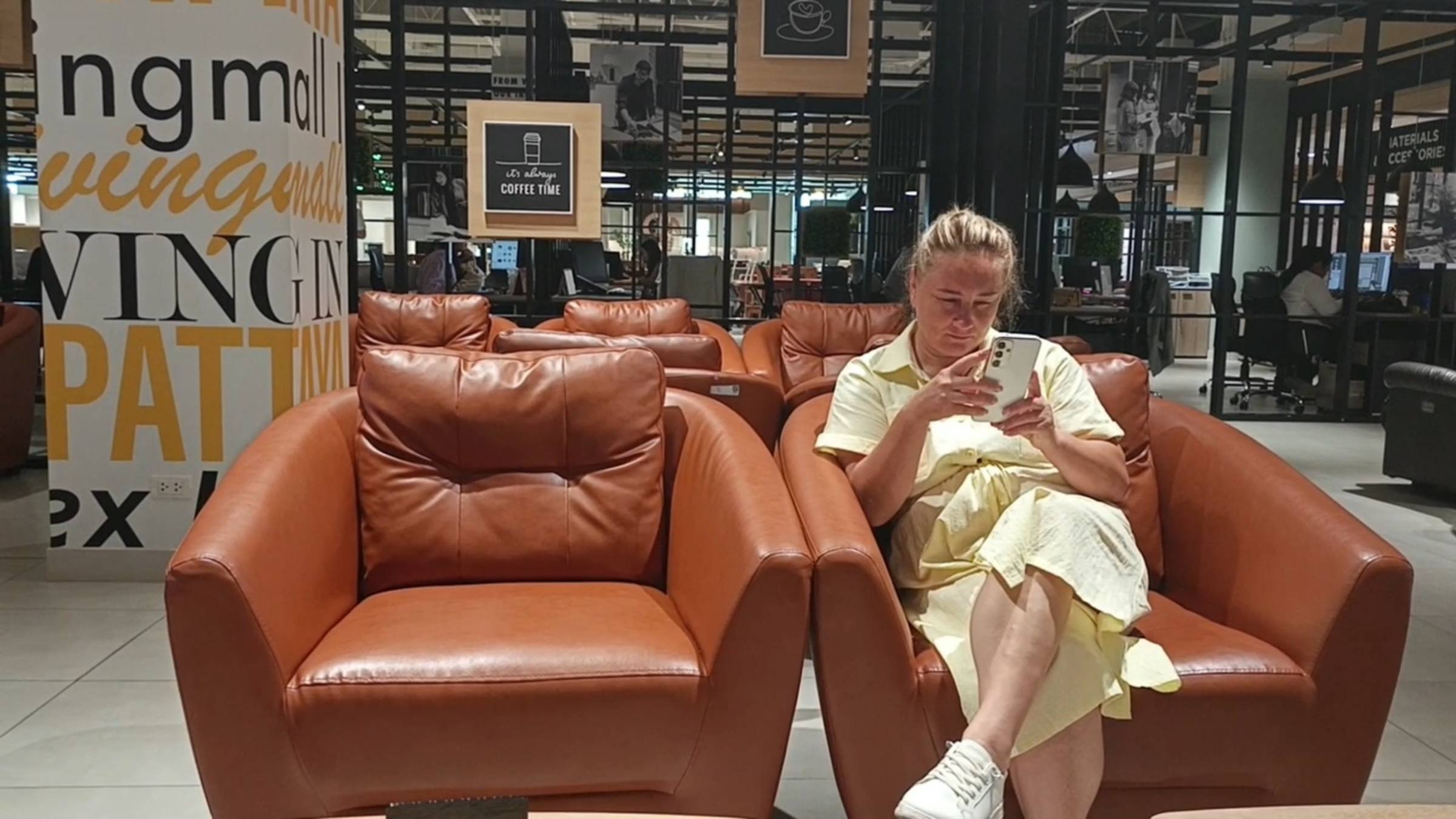 Таиланд Паттайя. Пляж Пратамнак. Продолжаем ремонт в студии.