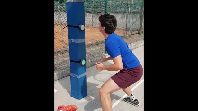 Тренировка скорости рук в баскетбольной позиции