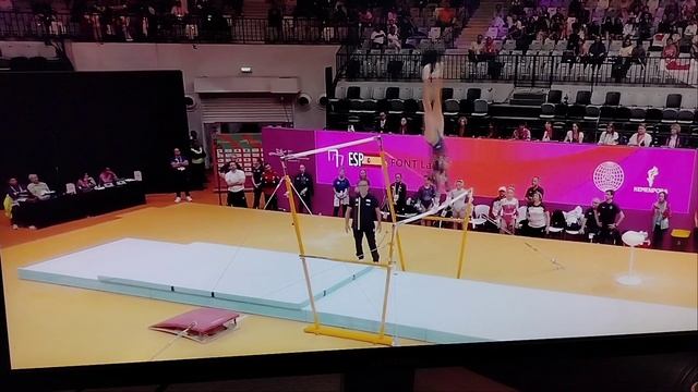 Испанка на брусьях