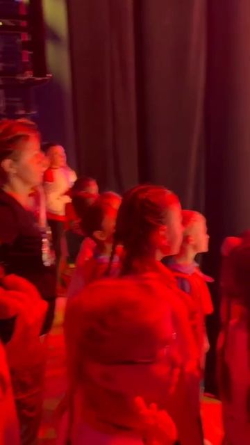 Вот, что творилось за кулисами, пока мы танцевали