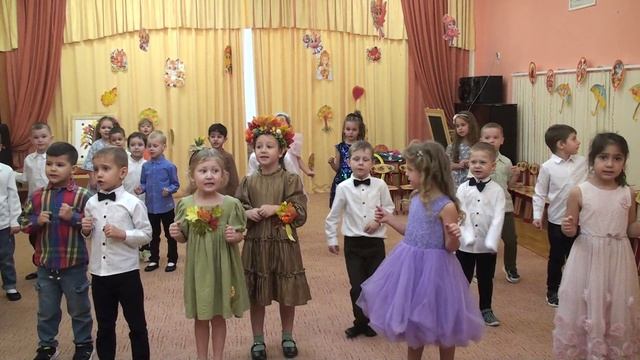 24.10.2025, г. Москва, группа № 46 ГБОУ школы № 806, "Праздник осени", песня "Ах, какая осень".