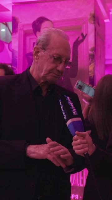 Александр Раппопорт в восторге от фильма «Алиса в Стране чудес» 😎 #shorts #премьера #фильм