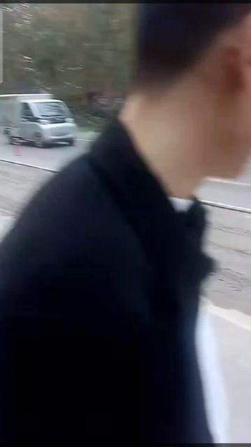 Что влип искусственный!  Доставщик реально влип, что идёт ремонт дорог никто не предупреждает.