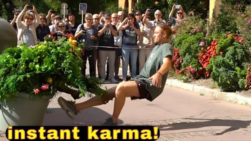 Крик перед падением "Шутка бушмена – Мгновенное сожаление "