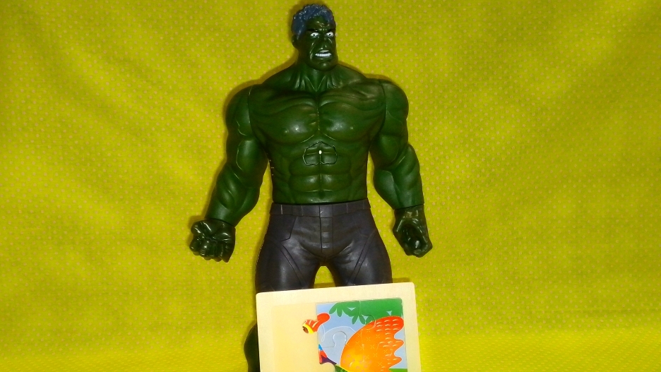 Халк собирает пазлы. Супергерой. Мстители. Марвел. Супергерои. Игрушки для детей. Игра. Мазайка