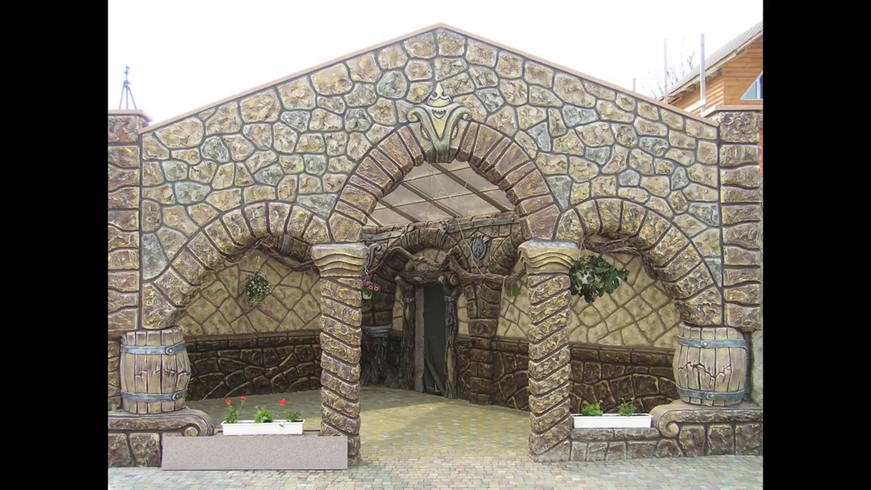 беседка  в  доме  и  водоём  с  мостиком  ландшафтный  дизайн  дома.