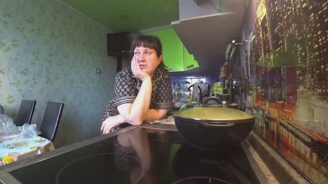 ВЛОГ //ВСЕХ НАДО НАКОРМИТЬ /НА КУХНЕ ВАНГУЮ /БОЛТАЛКА