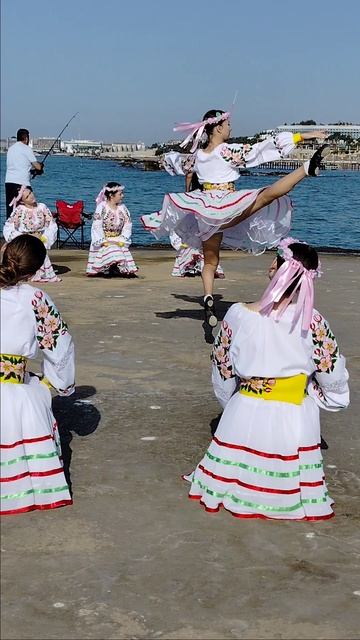 танец на пирсе рыбаков