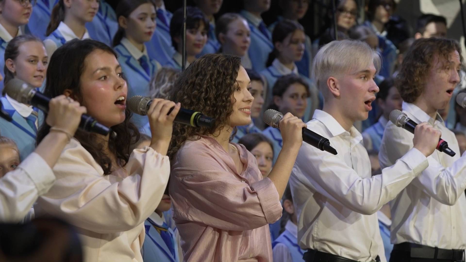 Песня-сюрприз для выпускников ансамбля. A surprise song for the ensemble's graduates.