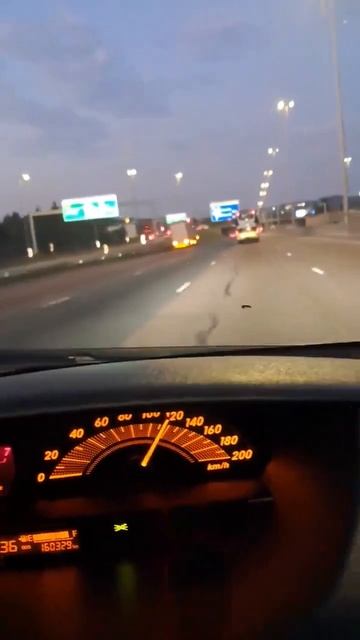 Автобус на скоростном шоссе в Зимбабве