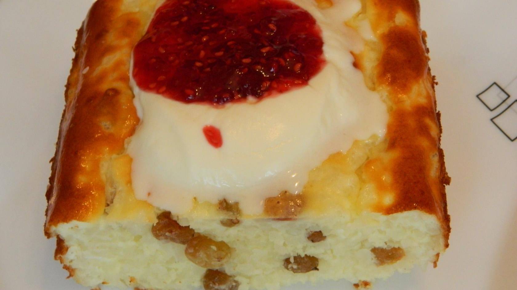 Бабка рисовая с творогом и изюмом