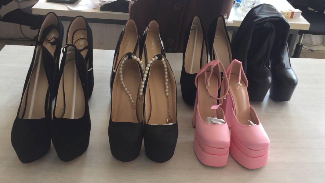 сти337. Туфли на высоком каблуке